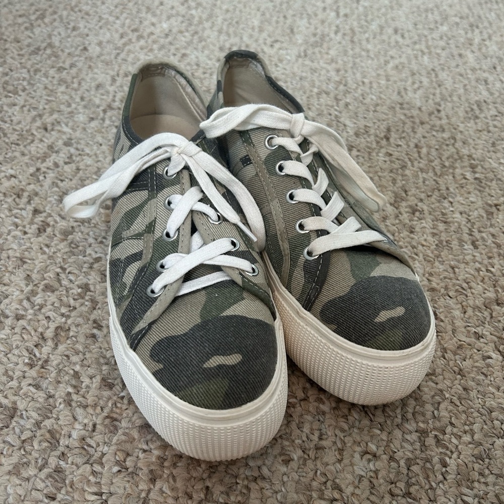 Steve Madden Sneakers